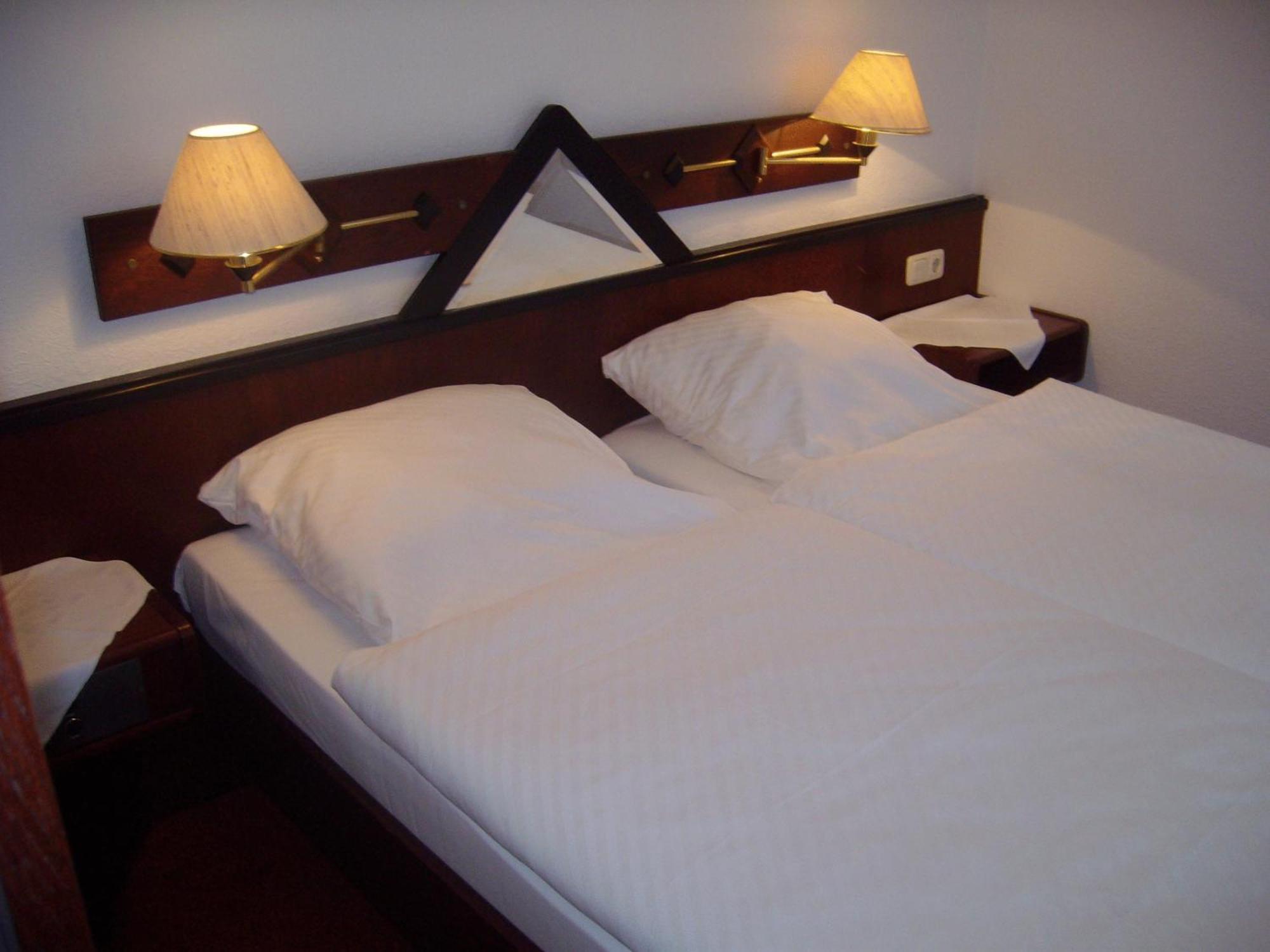 Hotel Am Bahnhof Stendal Extérieur photo